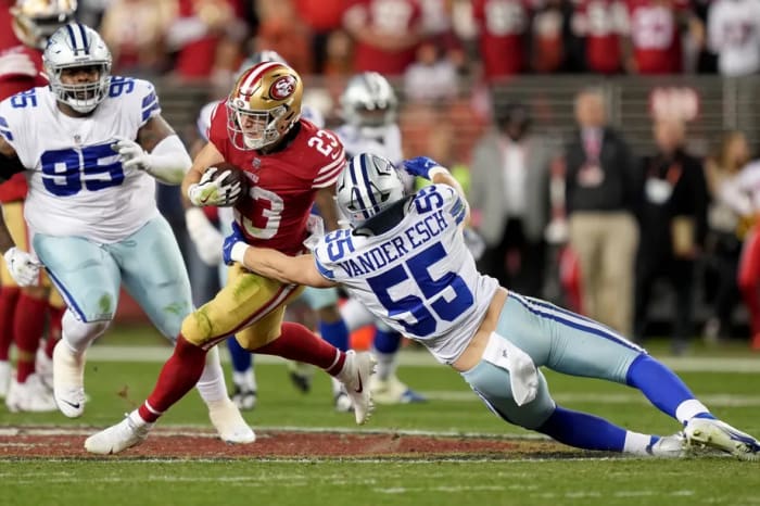 Cowboys linebacker Leighton Vander Esch attempts to tackle San Francisco's Christian McCaffrey.